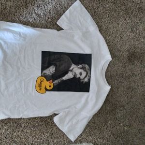 Justin bieber changes T-shirt